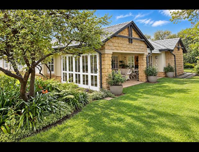 2 BEDROOM RETIREMENT UNIT FOR SALE IN WATERFALL HILLS MATURE LIFESTYLE ESTATE